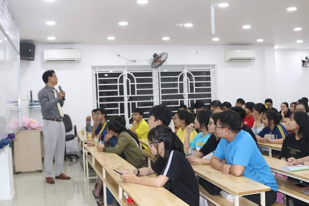 trung tâm luyện thi tuyển sinh vào lớp 10